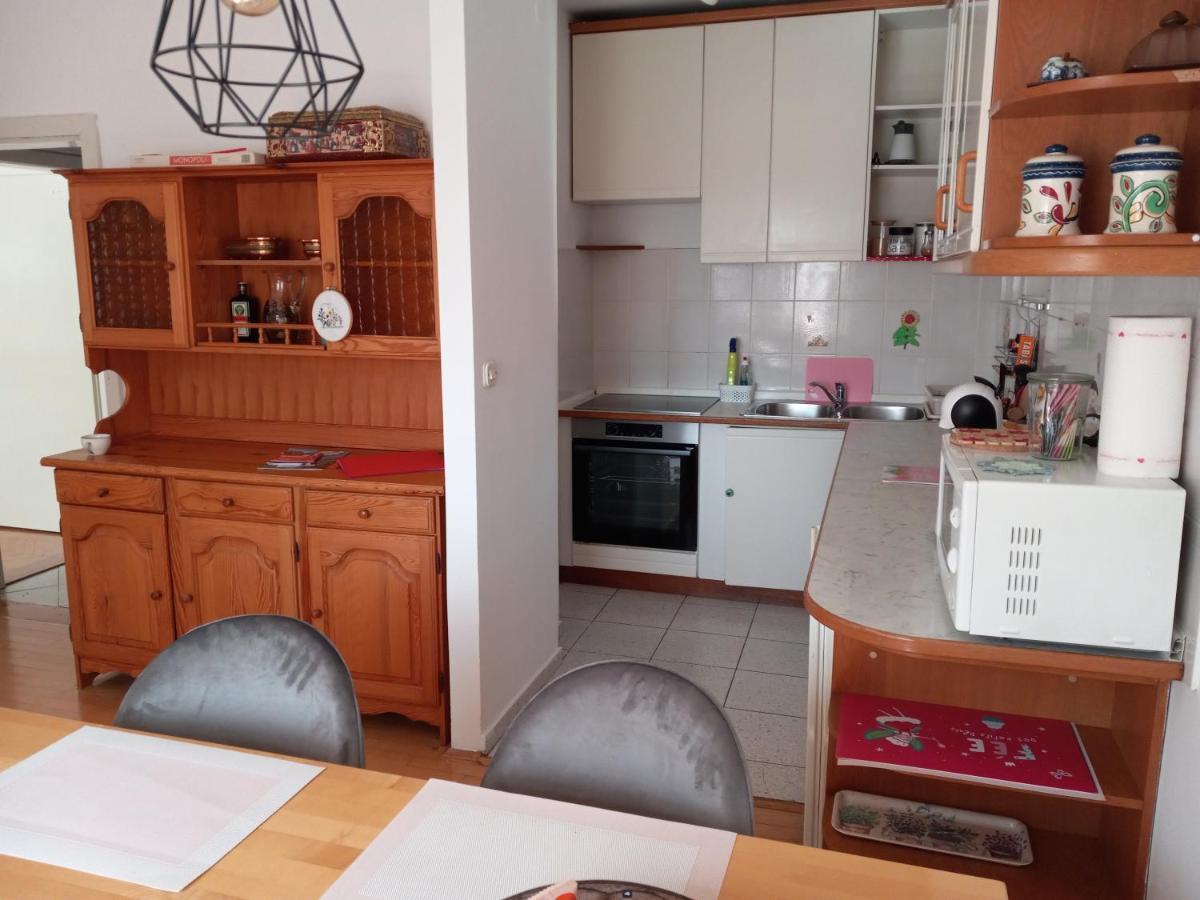 Lovely 2-Bedroom Appartment With Free Parking Dobrova Exterior photo